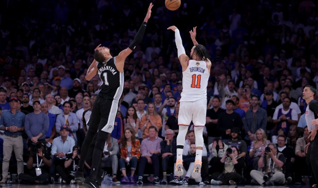 kaiyun中国官网-Skip：NBA太偏袒文班 对布伦森做出扎扎垫伦纳德脚的动作却没被吹