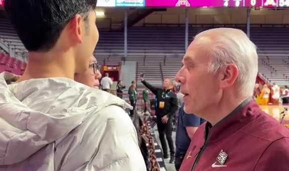 kaiyun-张博源访问明尼苏达大学Vlog！参观运动设施 拍摄定妆照