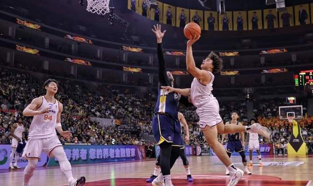 CBA第15轮，上海男篮113比73战胜广东队