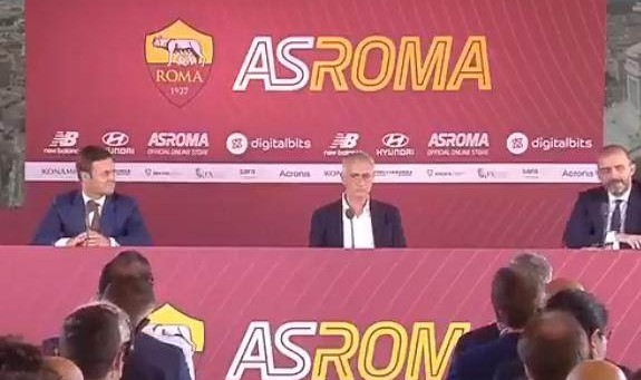 kaiyun-体坛见证穆帅上任发布会：为往事叫屈，对孔蒂暗讽